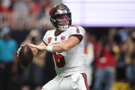 Deadspin | Week 2 MNF: Bucs-Texans Preview, Props, Prediction