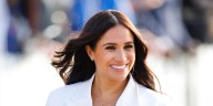 Meghan Markle apuesta por la combinación fácil que nunca pasa de moda y que inspirará a las mujeres con estilo en la vuelta a la oficina