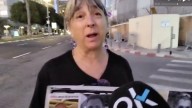 Una familiar de un rehén secuestrado por Hamás: "Vengo cada día a la base para rogar que los recuperen"