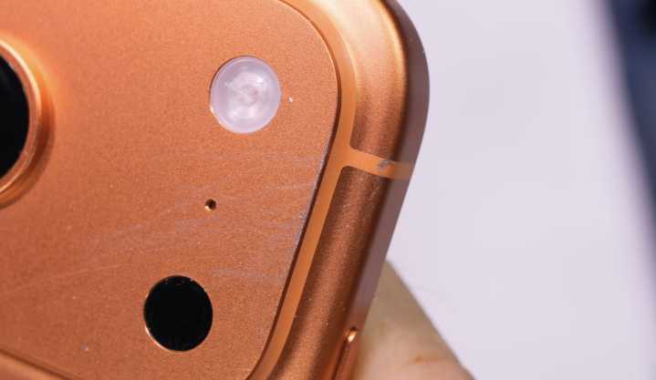 Apple Stores Are Quietly Fixing iPhone 17 Pro Scratch Issues With A Simple Change That Could Shape First Impressions