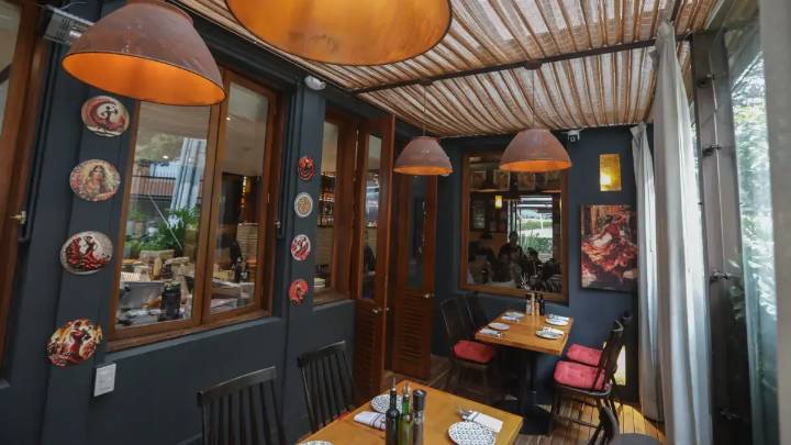 Tapería de la Plaza, un restaurante que reivindica la cultura del tapeo en Bogotá
