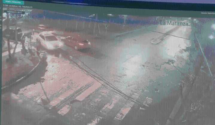 Video: el momento en el que las tres chicas asesinadas suben a una camioneta blanca