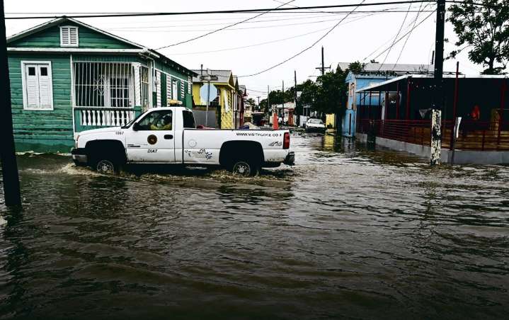 Onda tropical mantiene lluvias e inundaciones en Puerto Rico