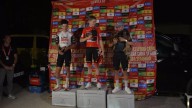 Bochorno en la Vuelta: Vingegaard celebra la victoria improvisando un podio sobre neveras en un parking