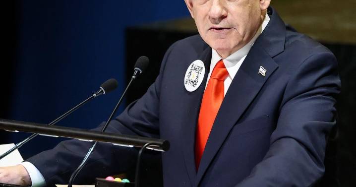 ¿A dónde lleva el código QR que porta Netanyahu en la solapa?