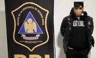 Lo buscaban por un crimen y lo atraparon cuando jugaba al fútbol