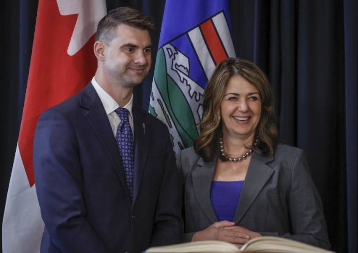 Alberta minister to review pay of municipal officials, ways to limit property taxes