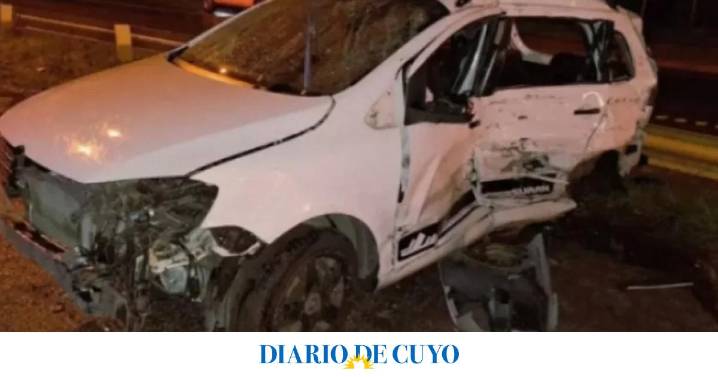 Un auto chocó de frente con un camión: dos muertos