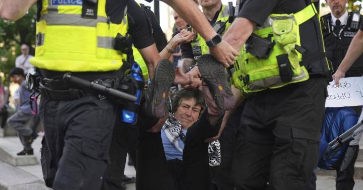 Police arrest 400 at London protest supporting banned pro