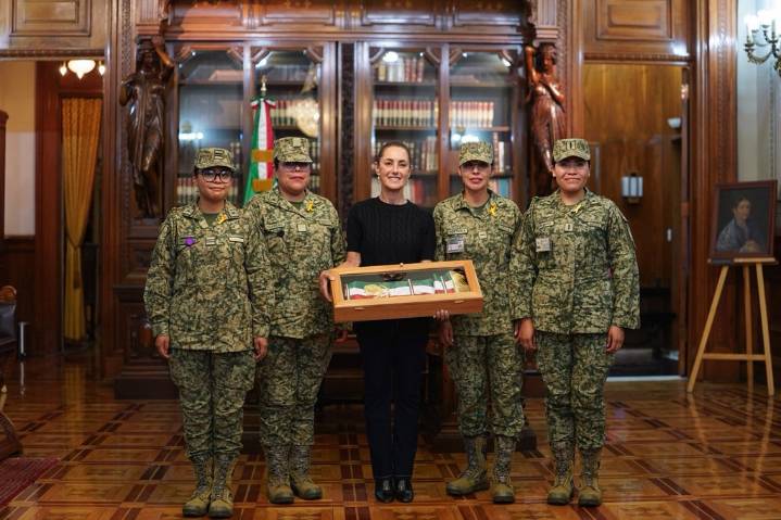 Sheinbaum presume banda presidencial