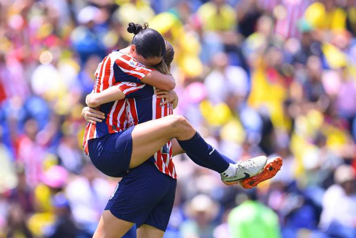 Chivas Femenil conquista el Clásico Nacional con doblete de Denise Castro