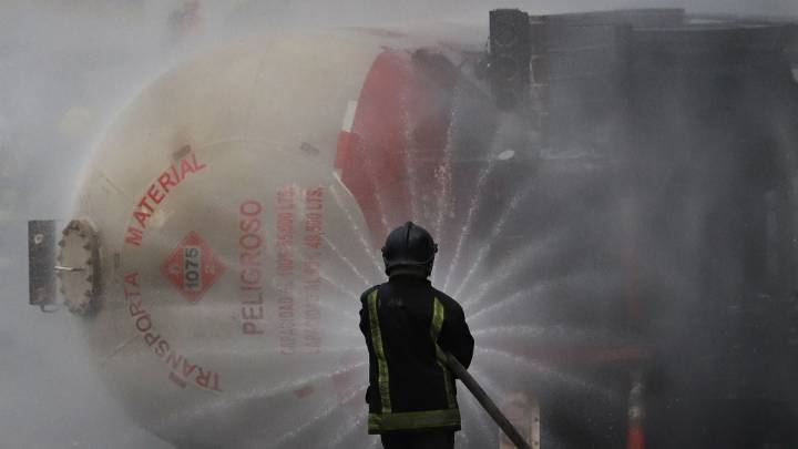 Chofer de pipa permanece en estado crítico tras explosión en Iztapalapa, confirma Fiscalía