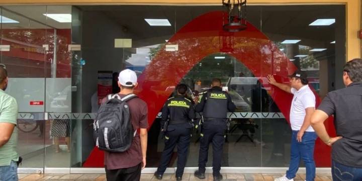Asaltan sucursal de Davivienda en centro comercial Las Olas