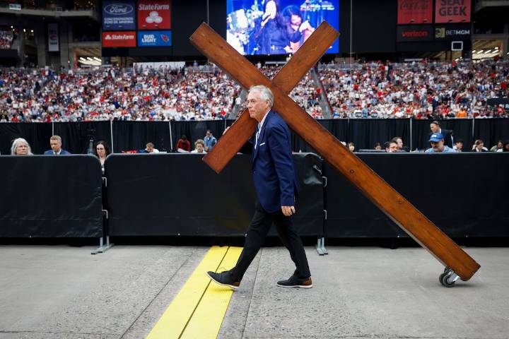 Trump viaja a Arizona para incitar a la cacería de antiMAGA en el funeral de Kirk