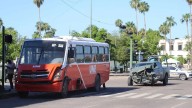 Se registra fuerte choque entre vehículo militar y camión del transporte en Hermosillo