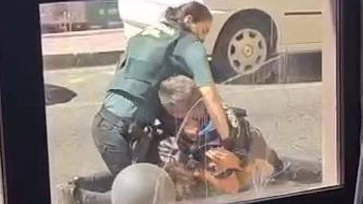 La guardia civil que disparó a su agresor en La Gomera sufrió antes lesiones en varias costillas