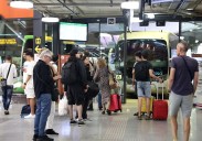 El aumento de viajeros satura la estación de buses de Donostia a los 10 años de su apertura