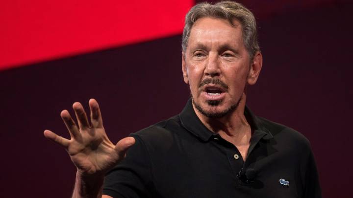 Oracle stock posts best day since 1992, tops $900 billion market cap