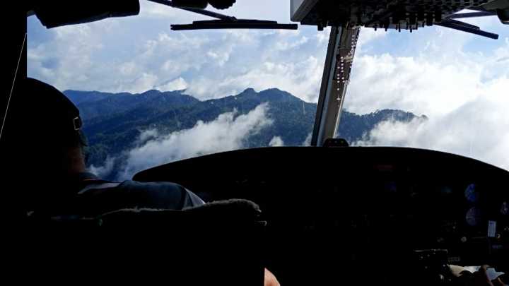 Buscan a Piloto y a Técnico Tras el Desplome de un Helicóptero en Cerro de Jalisco