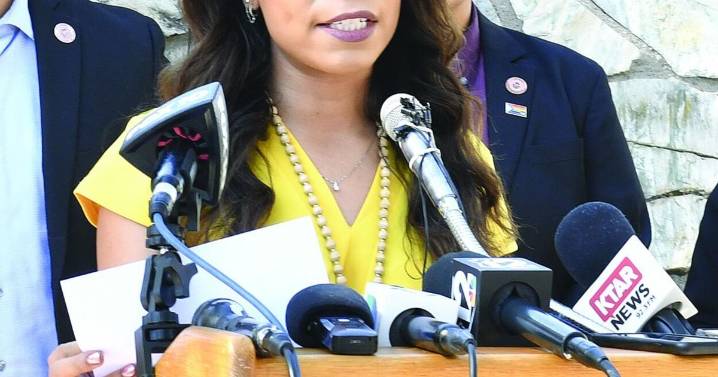 Hoffman leads move against fellow senator