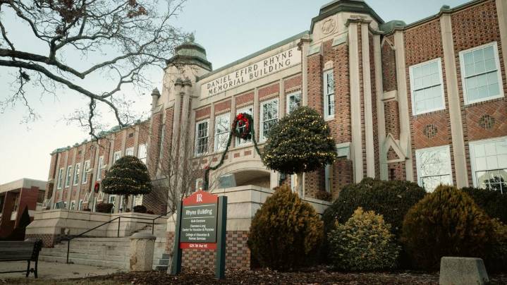 Lenoir-Rhyne University offers free tuition program for students in Carolinas