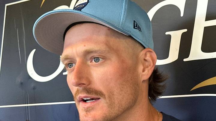 Brewers reliever Shelby Miller leaves game vs. Phillies with apparent injury