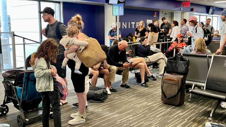United Airlines Suspends All Flights From Canada And The U.S. Following Call With FAA Over Technological Concern