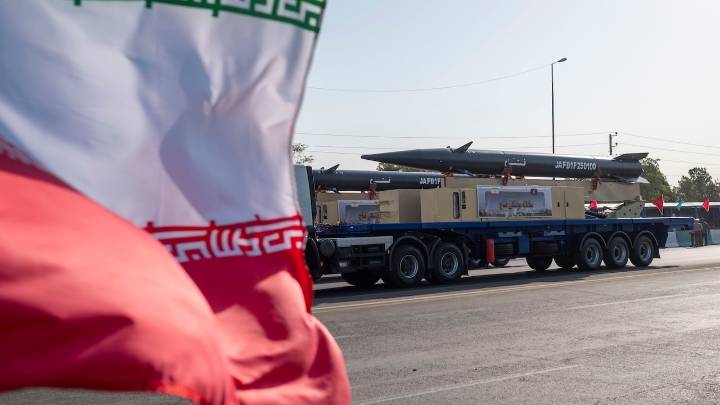 Irán, de nuevo bajo sanciones de la ONU por su programa nuclear: se enfrenta a embargo de armas y medidas económicas