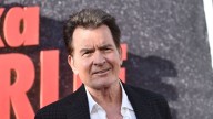 Charlie Sheen confiesa que tuvo relaciones con hombres: "¿Y qué? ¿qué importa?"