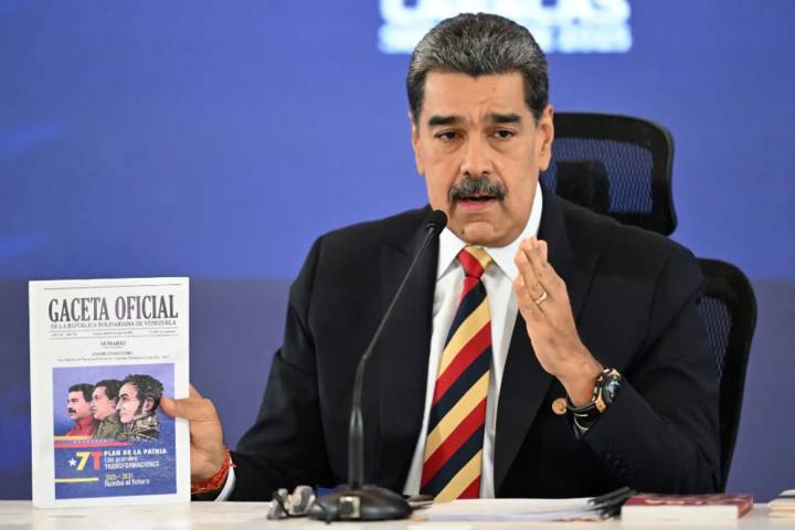 Maduro ratifica movilización de 25,000 militares en fronteras de Venezuela
