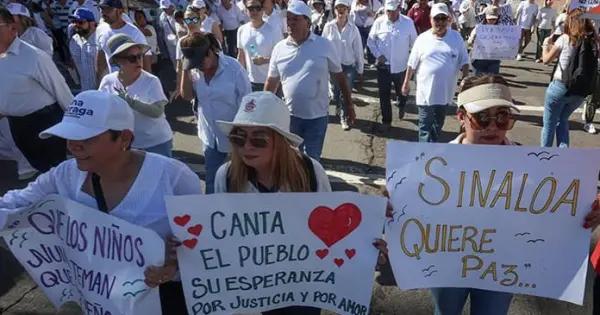 Marchan por cese a violencia en Sinaloa