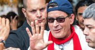 ‘No voy a huir de mi pasado’: Charlie Sheen revela ‘adicción’ que lo llevó a contraer VIH y sufrir extorsión