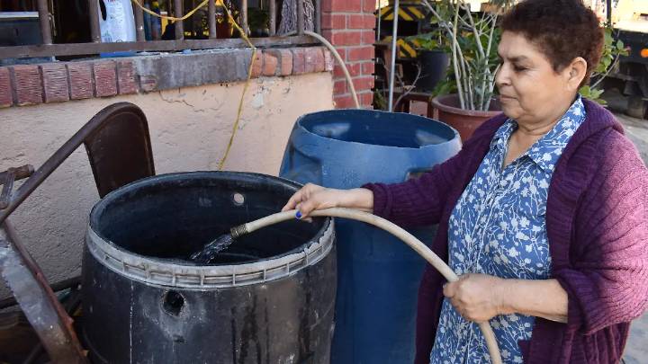 Entre trabajo y actividades diarias, tijuanenses enfrentan megacorte de agua