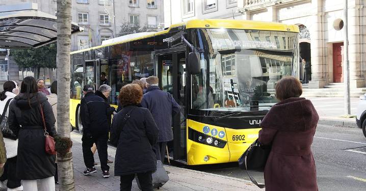 Jácome mantiene el cambio de líneas pese al descontento general de Ourense