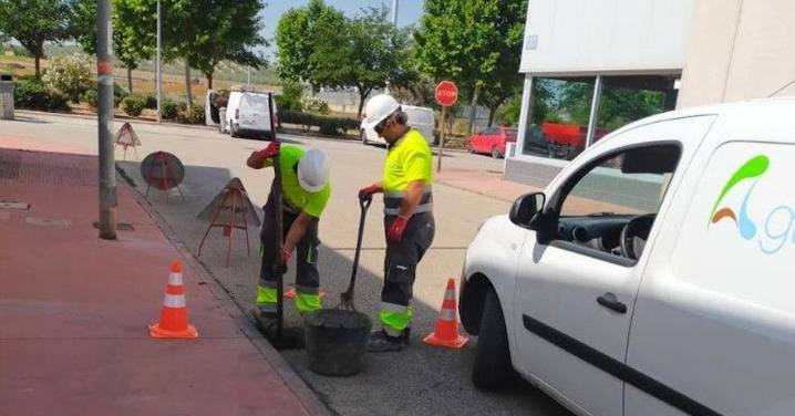 Aguasvira inicia la campaña de otoño de limpieza preventiva de imbornales en 22 municipios de Granada