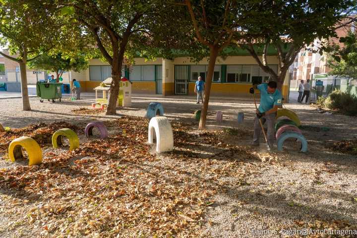 El Ayuntamiento ultima los trabajos de mantenimiento y limpieza en colegios a unos días del inicio del curso escolar