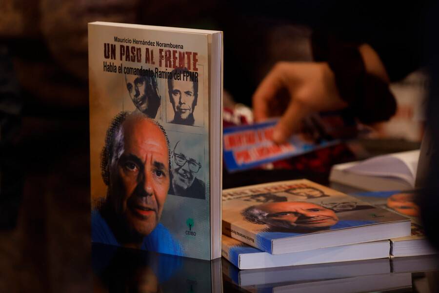 Exfrentista presentó libro de “comandante Ramiro” en polémico acto en el Parque Cultural de Valparaíso