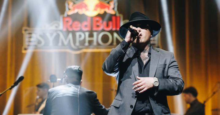 Pablo Chill-E debuta con éxito en el show Red Bull Symphonic del teatro Corpartes