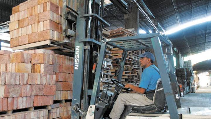 La venta de materiales de construcción cayó el 8,6% en agosto
