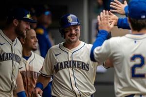 Seattle’s Raleigh hits 54th homer of season for MLB marks