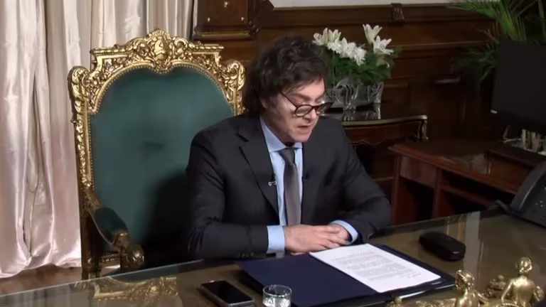 Milei presenta el Presupuesto 2026 en medio de la crisis política