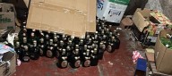 Desmantelan fábrica de licor adulterado en Las Nieves: incautaron 284 botellas