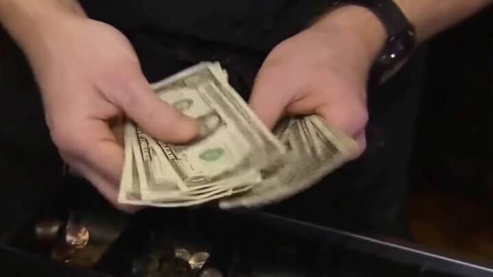 Billetes falsos de utilería de cine están siendo usados en NJ