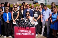 Víctimas de Epstein exigen desclasificar documentos secretos