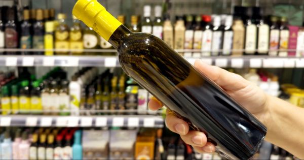 Exigen retirar el aceite de oliva más conocido por ser un producto ilegal