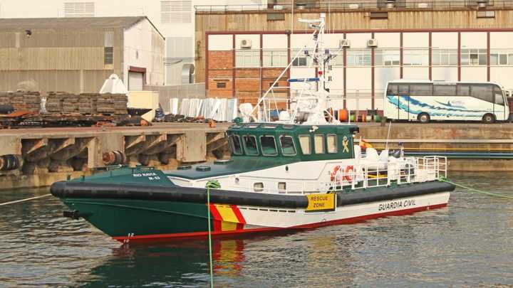 Muere un ocupante de una narcolancha tras una colisión con la Guardia Civil en Algenciras