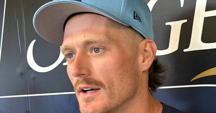 Brewers reliever Shelby Miller leaves game vs. Phillies with apparent injury
