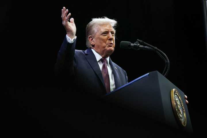 Trump promises 'midterm convention' as GOP poll numbers sink