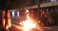 Policía fue impactado por explosivo casero durante protesta contra el gobierno en el Centro de Lima 