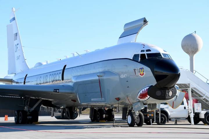 El imponente avión espía RC-135U es una insignia de la Fuerza Aérea de Estados Unidos que el gobierno de Venezuela acusa de espiar ese país